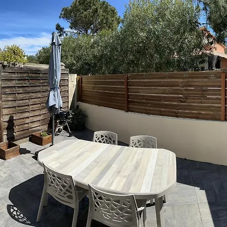 La Petite Maison De Mae-andria Apartment